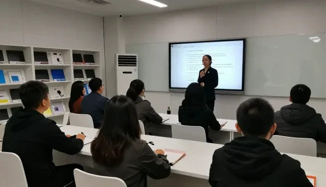 安装调试过程中如何避免技术转让风险？